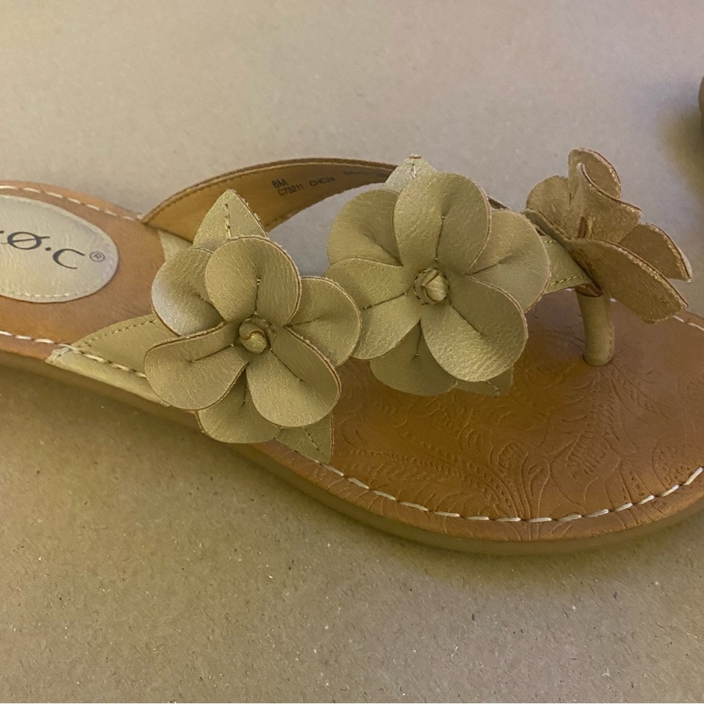 b.o.c. Tan and Brown Floral Sandals 8M GUC - Picture 3 of 8